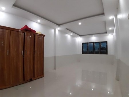 Bán gấp nhà Phương Canh, diện tích sử dụng 45m2, mặt tiền 4m, giá 4.5 tỷ mặt phố