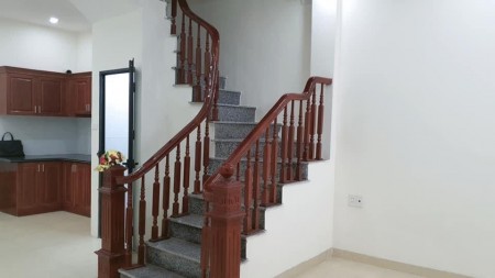 Bán nhà Thạch Bàn, trung tâm văn hóa của phường diện tích 43.8m2, giá bán 2 tỷ 3