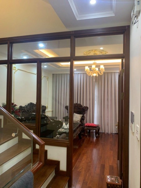 Bán nhà liền kề Văn Phú, giá 10.tỷ diện tích 75m2, vỉa hè ô tô, kinh doanh, tặng nội thất