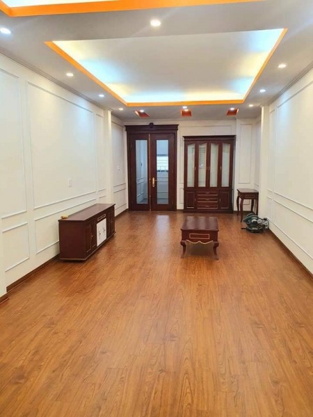 Bán nhà nguyên căn lô góc ô tô vào trong nhà, vỉa hè rộng, khu đô thị Mậu Lương