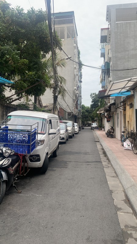 Bán nhà quận Cầu Giấy ô tô vào nhà 58m2 MT 5.8m giá 10.4 tỷ Lh 0386380199