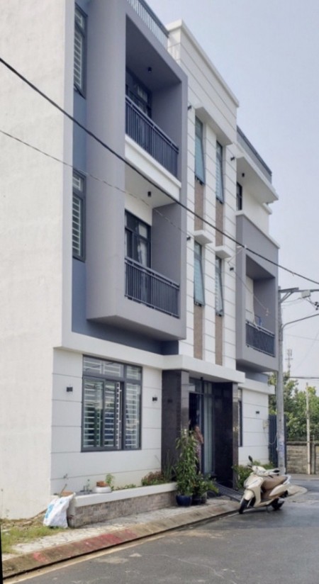 Bán nhà nguyên căn đúc kiên cố 4 tầng Linh Xuân, Thủ Đúc, dt 4.5mx15m, giá chỉ 7.2 tỷ