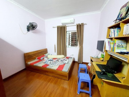 Cần bán nhà riêng, dt 39m2, 4 tầng, giá 4 tỷ, Phố Khương Trung, Nguyễn Trãi, Thanh Xuân.