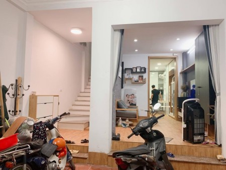 Bán nhà ngõ 718 đường Láng Đống Đa diện tích 54m2, đúc kiên cố 3 tầng giá 4.3 tỷ lh 0902224679