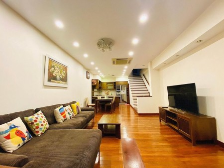Cực hiếm nhà Hoàng Cầu Đống Đa, dt 35m2, 5 tầng, nhà mới gần hồ kinh doanh nhỏ, giá 3.3 tỷ