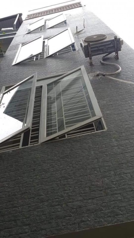 Chủ cần bán nhà Văn La Quận Hà Đông, dt 32m2, 5 tầng đúc, lô góc giá nhỉnh 3 tỷ, lhcc