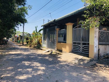 Cần sang gấp 200m2 đất thổ cư, 2 lô liền kề sổ hồng riêng, dân cư đông kín, lh 0349854941
