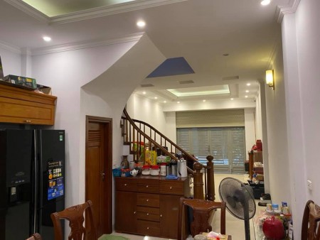 Bán nhà Lạc Long Quân, Quận Cầu Giấy, ô tô ba bước Hồ Tây năm bước, dt 62m, 3 tầng, giá 3.95 tỷ