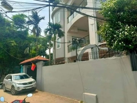 Bán gấp nhà Ngọc Thuỵ, gara ô tô view sông, 2 mặt tiề dt 150m2, giá 12 tỷ, có thương lượng