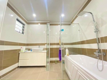 Bàn nhà nguyên căn siêu phẩm, khu hiếm có phố Tứ Liên, Quận Tây Hồ, diện tích 48m2, giá 4 tỷ nhỉnh