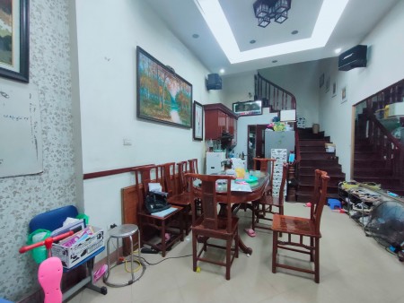 Bán nhà nguyên căn mặt phố Ngô Gia Tự Long Biên lô góc vỉa hè kinh doanh đỉnh, giá nhỉnh 5 tỷ