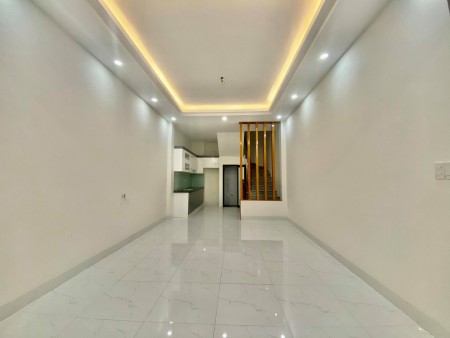 Bán nhà phố Bồ Đề nhà đẹp như mơ giá rẻ bất ngờ, diện tich 35m2, giá bán 3 tỷ hơn