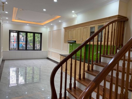 Bán nhà ngõ 42 Sài Đồng, Long Biên, 15m ra ô tô tránh,đẹp như KS 5 sao, giá 3.2 tỷ.