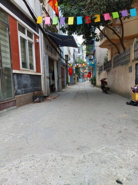 Bán nhà mới Bồ Đề lô góc gần phố ô tô đỗ cửa mặt tiền 5m giá bán nhỉnh 3 tỷ, có sổ sẵn