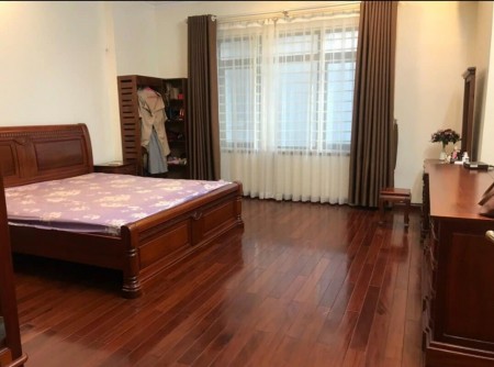 Bán nhà Ngọc Thuỵ gần cầu Long Biên, ngõ thoáng, diện tích 34m2, 3 tầng, mt 6m, giá 2.6 tỷ
