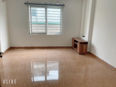 Bán nhà ngõ ô tô Lạc Long Quân Quận Cầu Giấy dt 30m2, 5 tầng, mt 4.5m, giá 4.5 tỷ, lh 0975513371