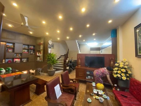 Bán nhà tặng bà xã. Căn duy nhất - giá tụt huyết áp. Đắc địa ÂU CƠ. 69M2, 5 tầng sẵn ở.