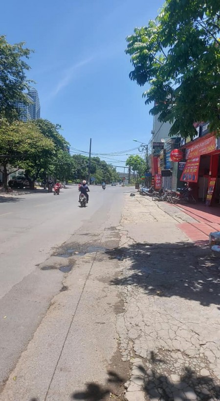 Siêu hiếm mảnh đất mặt đường 70, kinh doanh đỉnh cao, ngay viện K, mặt tiền 7.5m, chỉ hơn 25 tỷ