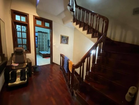 Bán nhà 5 tầng, ngõ ô tô Phạm Văn Đồng giá bán 4.85 tỷ, dt 61m2, thoáng trước và sau