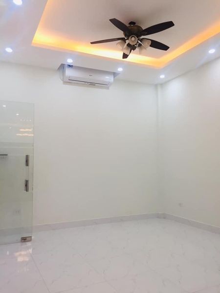 Cần bán gấp nhà ở Vũ Tông Phan 50m2x4T, MT 4.5, Ngõ thông thoáng rộng cách phố 15m, giá 4.95 tỷ.
