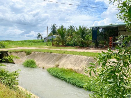 Bán nhanh 2 lô đất view kênh chỉ hơn 200triệu đã có thổ cư tại thị trấn Châu Thành