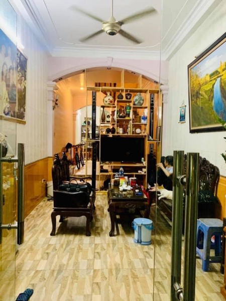 Bán nhà Cầu Giấy diện tích 100m2 mặt tiền 4.4m nở hậu giá 9.9 tỷ liên hệ 0386380199