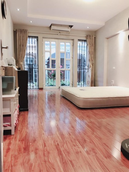 Bán nhà riêng Ngọc Lâm ô tô đỗ cổng, nhà đẹp, dt 40m2, 6 tầng, giá 3.5 tỷ, thương lượng