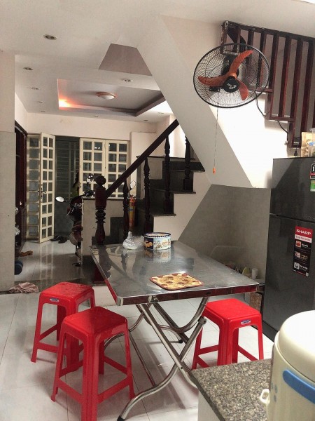 Nhà 3 tầng đường Đông Hồ. Cạnh Chợ Tân Bình giá bán 3,4 tỷ, sổ chính chủ, ban giao ngay