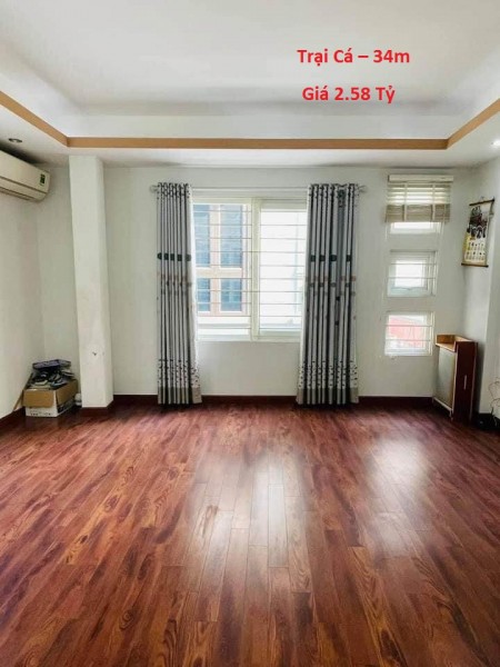 Bán nhà siêu hiếm nhà rẻ trại cá, gần phố, diện tích 34m2, đúc 3 tầng kiên cố, giá bán 2.58 tỷ