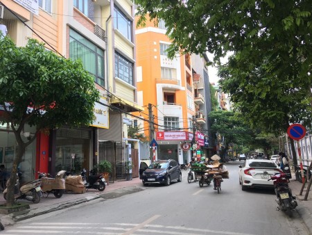 Chủ cần bán gấp nhà mặt phố Thiên Hiền, viawr hè 2 bên kinh doanh đỉnh, giá bán 17.9 tỷ