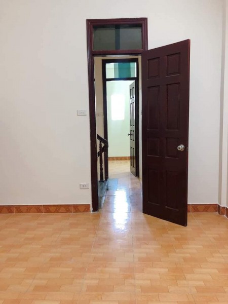 Bán nhà đẹp ngõ rộng xe ra vào thoải mái, dt 34m2 Định Công Thượng, khu dân trí cao