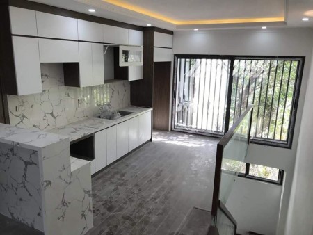 Bán Nhà Mặt Hồ Ngọc Lâm, 50mX5 tầng, MT 5m, Ô Tô Vào Nhà, Kinh Doanh, 6.5 tỷ