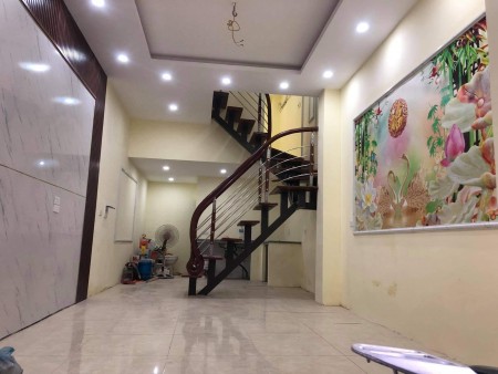 Nhà Hoàng Mai giá bán 1,7 tỷ, nhà nguyên căn mới ở luôn, 20 ra ô tô, sổ sẵn chờ giao dịch