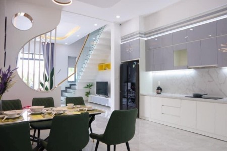 Nhà cũ nhỉnh 100 triệu/m2 Nguyễn Trọng Tuyển Tân Bình, dt 70m2, giá 6.99 tỷ, thương lượng