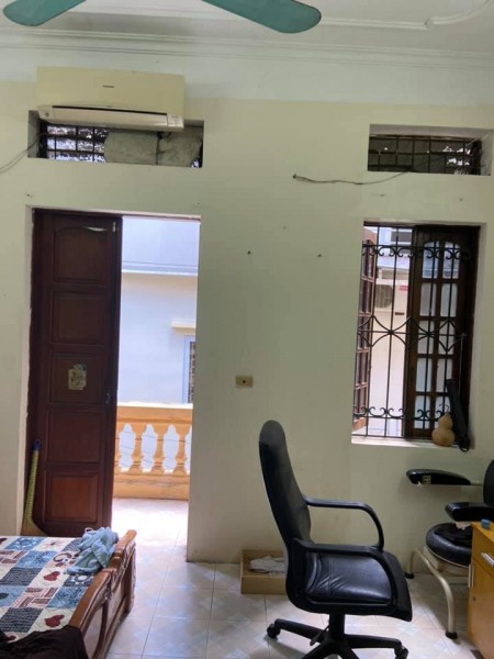 Cần bán gấp nhà oto tránh kinh doanh phố Ngọc Hà Quận Ba Đình dt 30m2, 3 tầng giá 6,5 tỷ