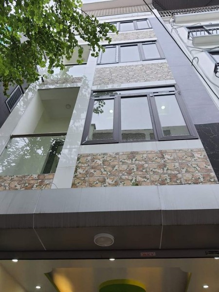 Bán nhà hiếm ngõ rộng phố Lê Quang Đạo, ô tô vào nhà, diện tích 50m2, giá 5 tỷ hơn