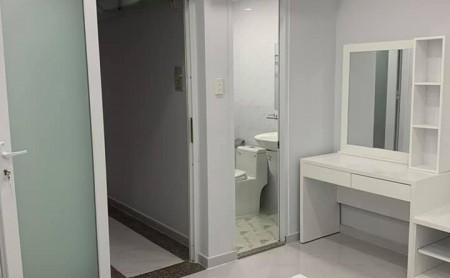 Bán nhà đẹp, Giá rẻ, Đường Lạc Long Quân Quận Tân Bình, 46m2 tặng kèm nội thất