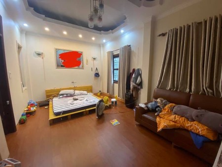 Bán nhà cực rẻ nhà Dương Quảng Hàm Cầu Giấy, dtsd 42m2, 5 tầng, ô tô giá 4.3 tỷ, lh 0946379913