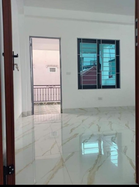 Chính chủ cần bán nhà Cầu Giấy, 5 tầng, ở ngay, 2 mặt ngõ rất rộng, dtsd 27m2, giá 2,65 tỷ