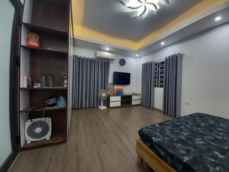 Bán nhà gần hồ Hoàng Cầu – Mai Anh Tuấn diện tích sử dụng 50m2 giá bán 5.85 tỷ, sổ sẵn