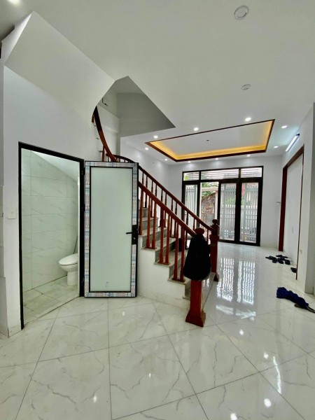 Bán nhà đường Võ Chí Công, đúc 5 tầng, nhà Đẹp ở sướng diện tích 40m2, giá 3,5tỷ