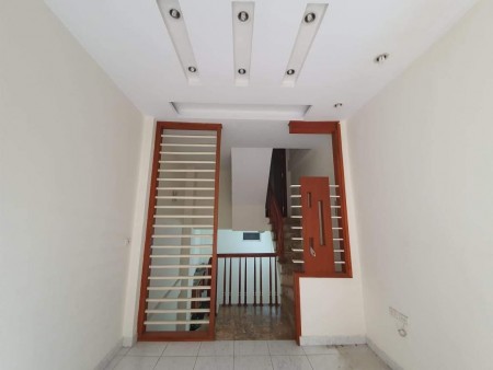 Bán nhà Võ Chí Công, Quận Cầu Giấy, đúc kiên cố 5 tầng giá bán chỉ 3,48 tỷ, sổ chính chủ