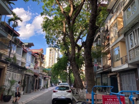 Bán nhà ngõ 548 Nguyễn Văn Cừ - Gia Thụy diện tích sử dụng 74m2, mặt tiền 6.8m, gara