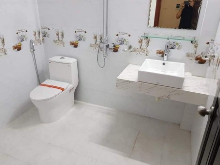 Cơ hội không dành cho người do dự :Nhà Nguyễn Đình Hoàn, 5 tầng, oto đỗ cửa dt 55m2