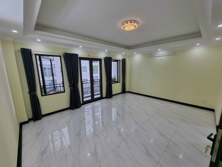 Bán nhà Quận Cầu Giấy, diện tích sử dụng 67m2, 4 tầng, mặt tiền 5.2m, giá bán 5 tỷ