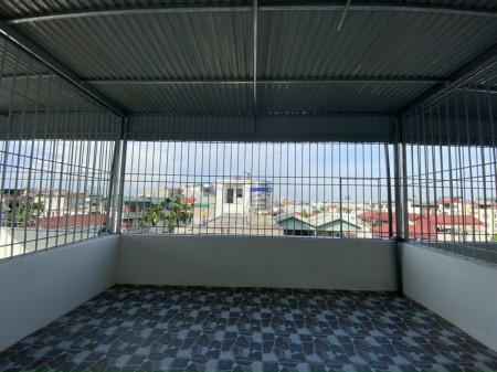 Bán nhà Đường Thạch Bàn - Thông Cổ Linh, ô tô đỗ cổng 34m2 - Giá 2.5 tỷ nhỉnh.