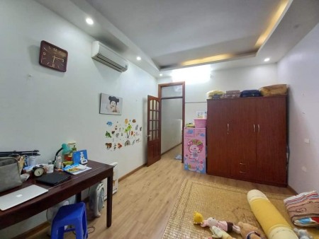 Bán nhà vị trí đẹp, phân lô Quận Đội, đúc kiên cố 4 tầng, sổ đỏ nằm kép chờ khách hữu duyên