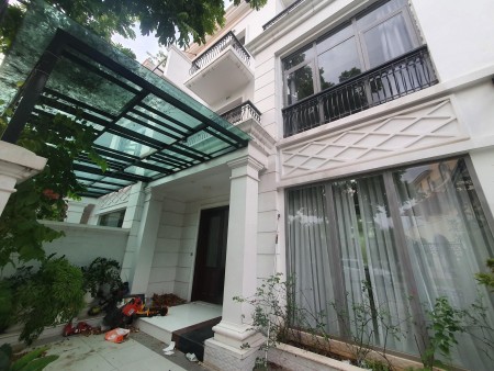 Bán nhà Quận Long Biên, diện tích sử dụng 155m2, đúc 5 tầng, mặt tiền 8.3m, giá bán 25 tỷ