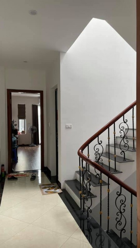 Trung tâm Hoàng Mai ô tô tránh có gara, kinh doanh sầm uất, liên hệ 0973357014