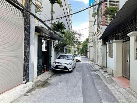 Bán nhà mới ô tô 4 chỗ nhỏ vào nhà Nguyễn Văn Cừ Long Biên, 5 tầng, giá 5.5 tỷ, sổ sẵn